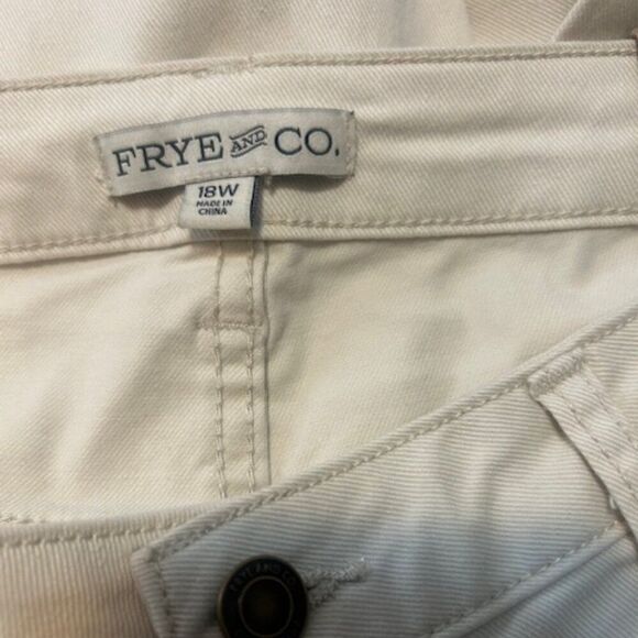Frye & Co Cream Harper Mid-rise Flare button-fly crop pants, size 18W - Picture 3 of 5